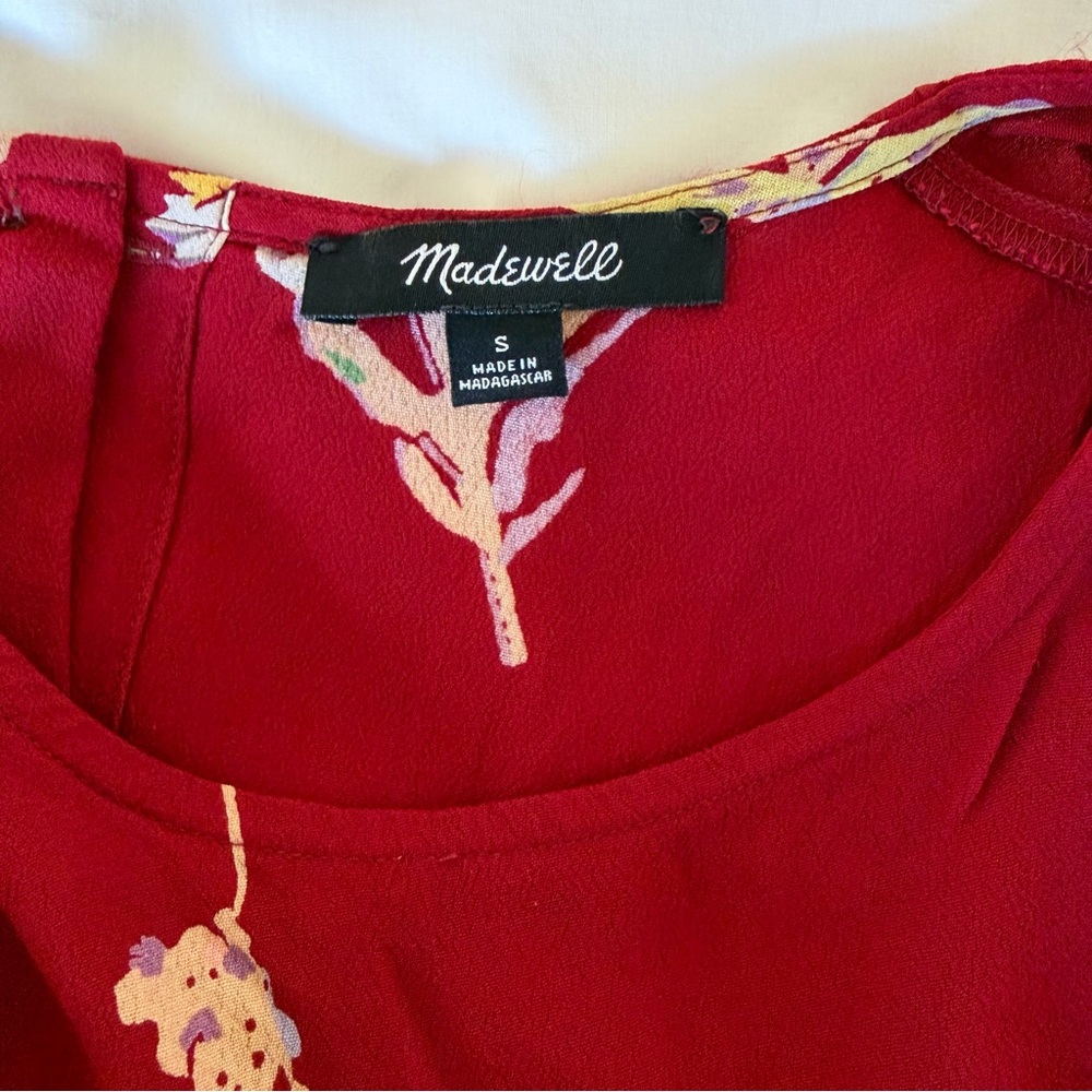 Madewell Bird of Paradise Button Back Top in Deep Crimson. Size Small - Picture 6 of 7
